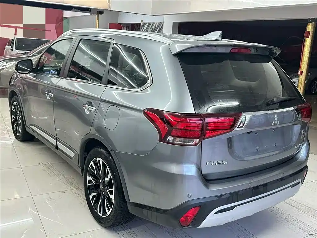 MITSUBISHI OUTLANDER