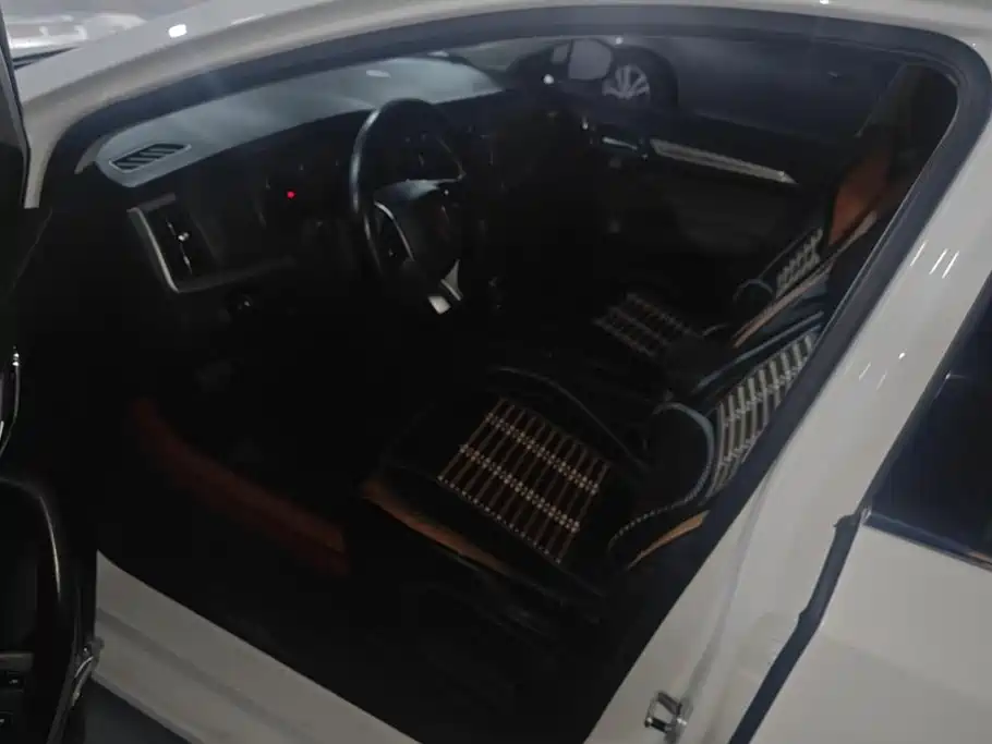 Roewe i6 2020 2020 PLUS 1.6L CVT 4G Connected Glory Luxury Edition