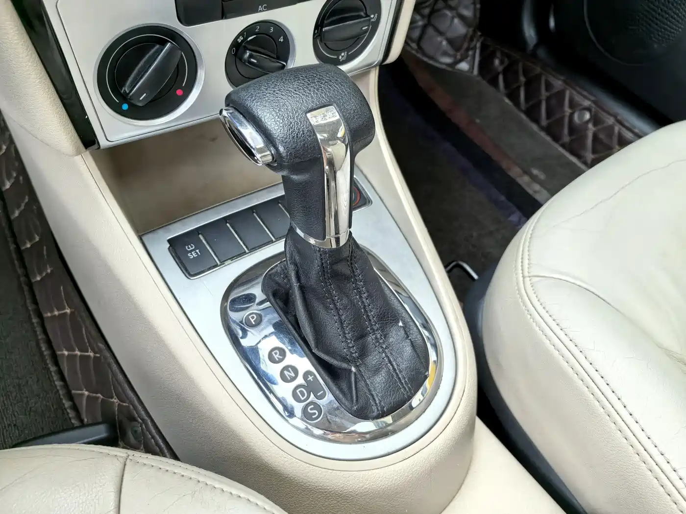Volkswagen Lavida 2011 1.4TSI DSG Pinya Edition фото 12