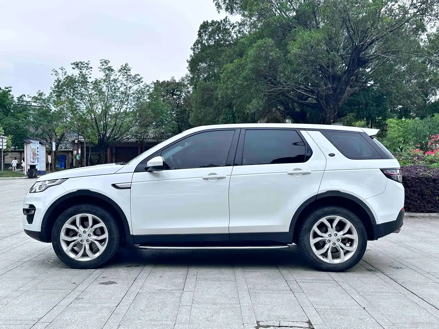 Land Rover Discovery Sport 2018 240PS HSE Edition фото 12