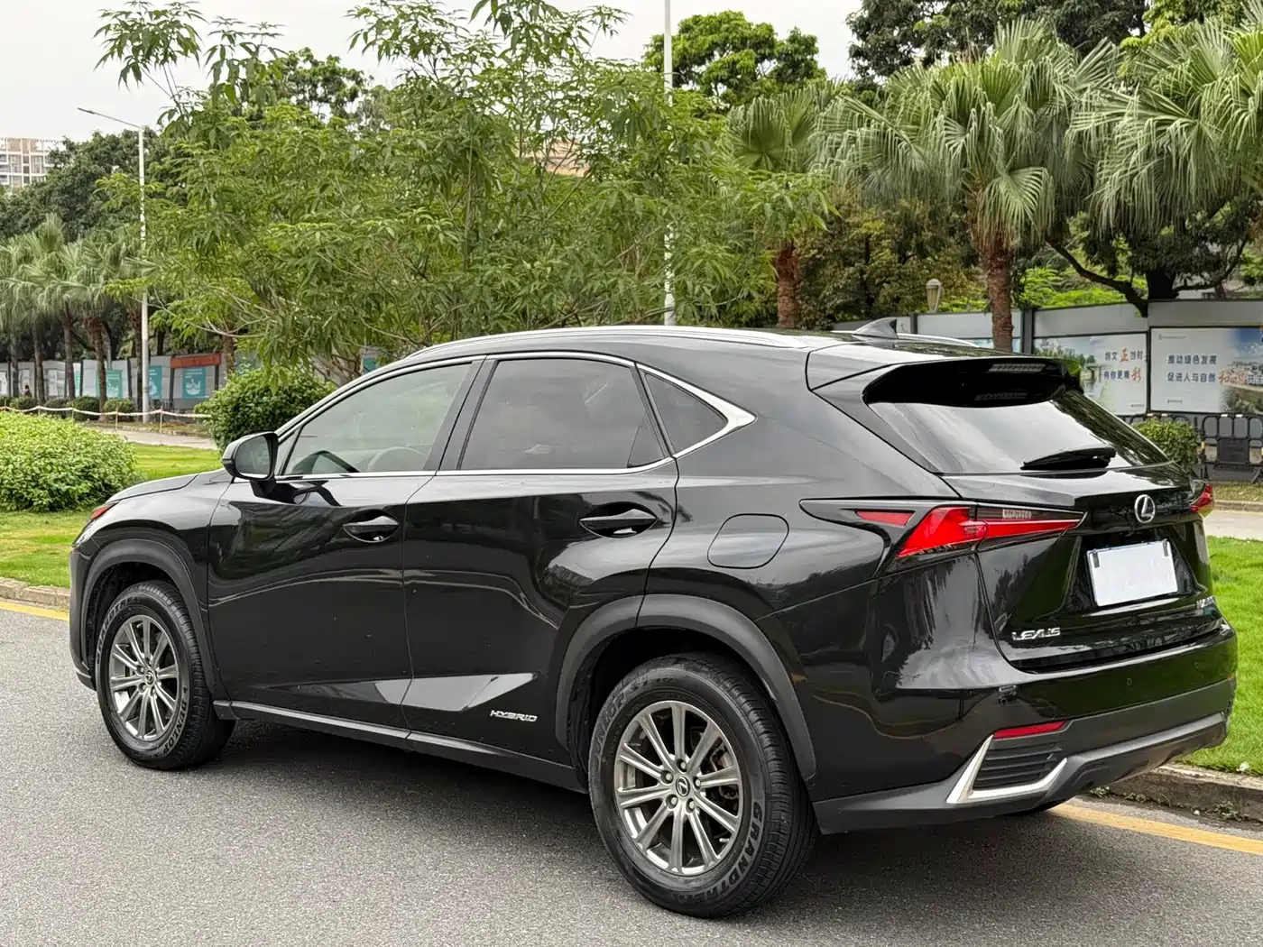 Lexus NX 2020 300h FWD F Sport China VI фото 4