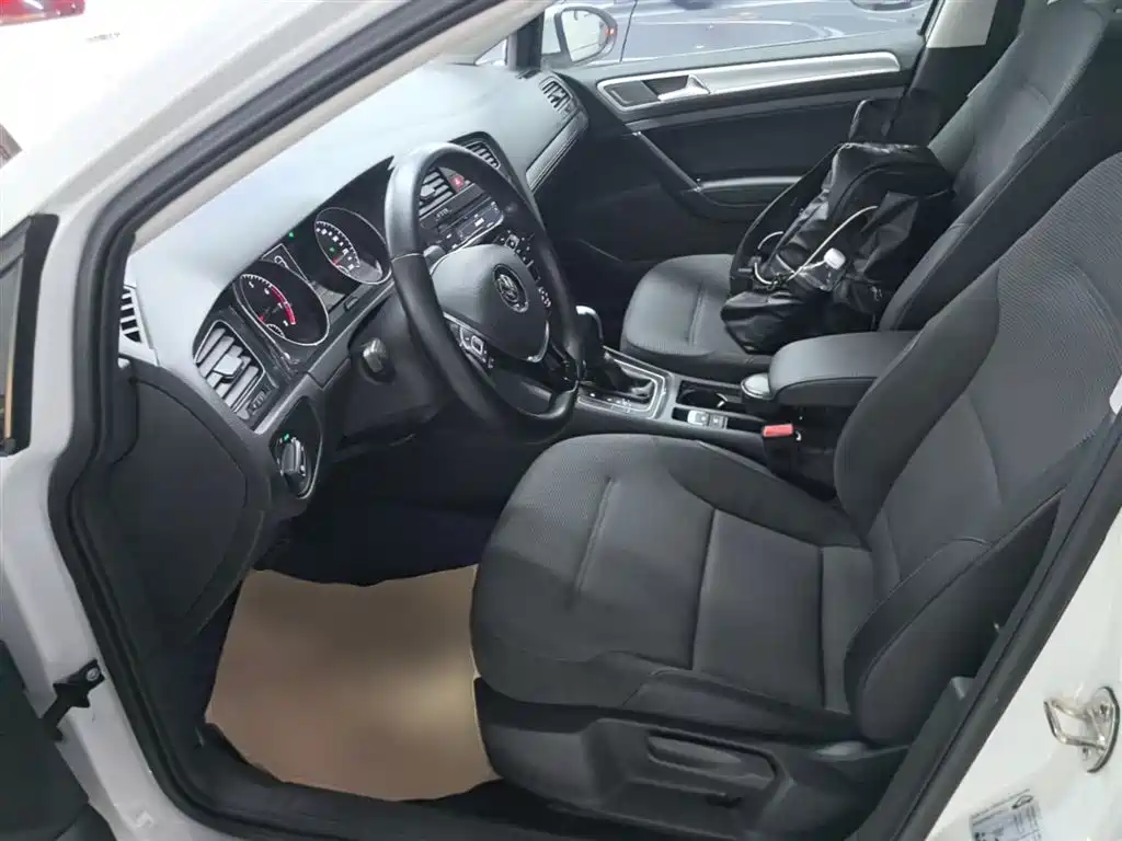 Volkswagen Golf 2018 1.6L Automatic Comfort фото 15