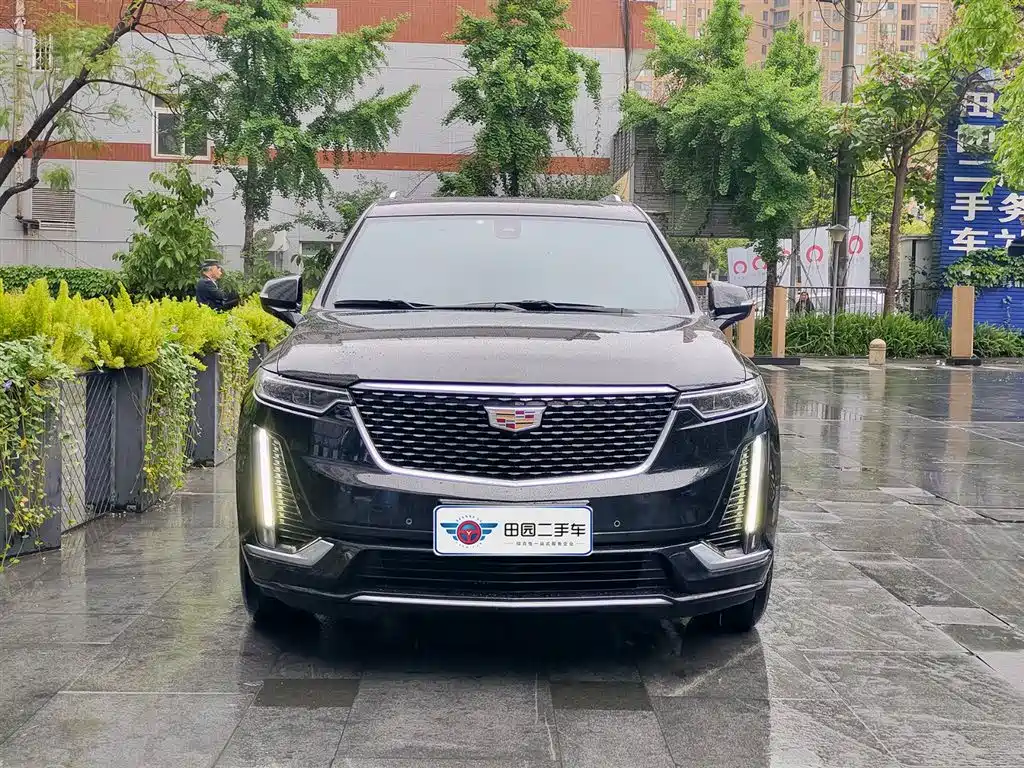 CADILLAC XT6