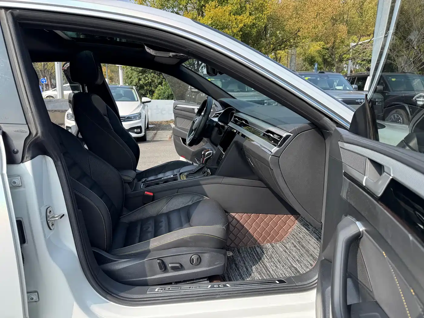 Volkswagen FAW-Volkswagen CC 2023 380TSI Eye-catching Edition фото 12