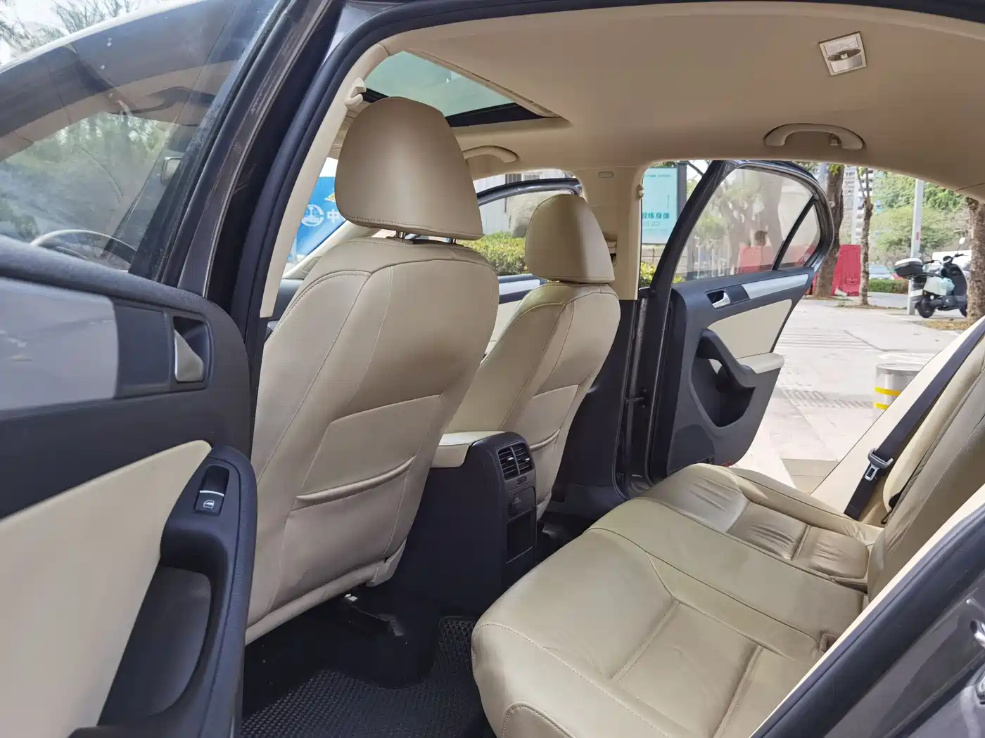 Volkswagen Sagitar 2012 Model 1.6L Automatic Fashion фото 14