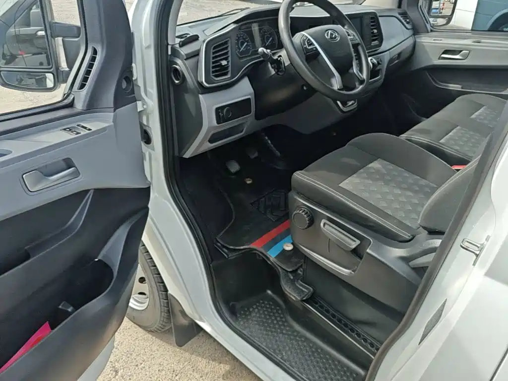 SAIC Maxus Xintu V80 2024 2023 2.0T Manual Classic Aoyun Short Wheelbase Ultra-Low Roof 5/6-Seater