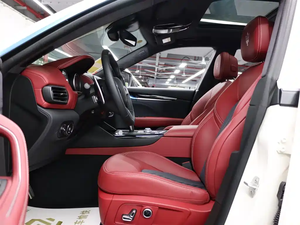 Maserati Levante 2024 2.0T GT Ultima фото 7