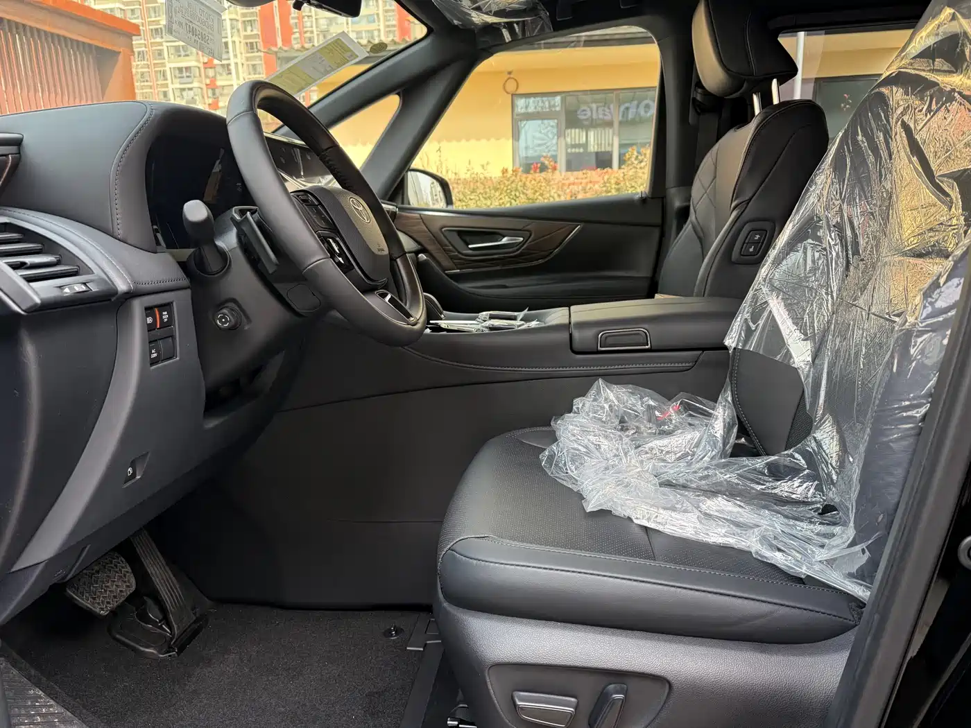 Toyota Alphard 2025 Hybrid 2.5L Ultimate Gold Edition фото 11