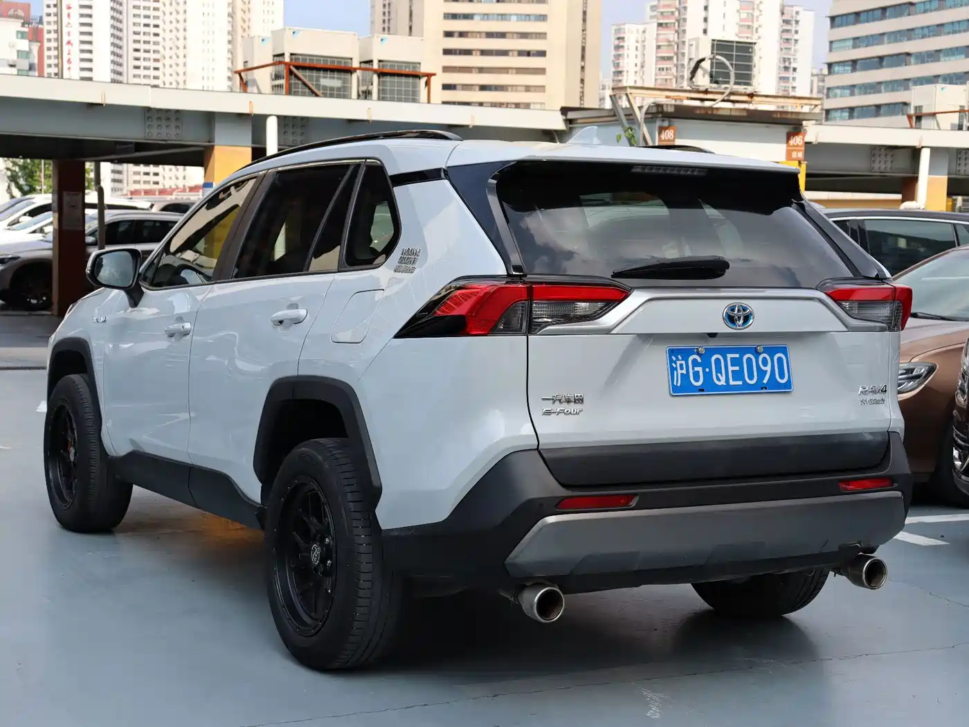 Фото 4 - Toyota RAV4