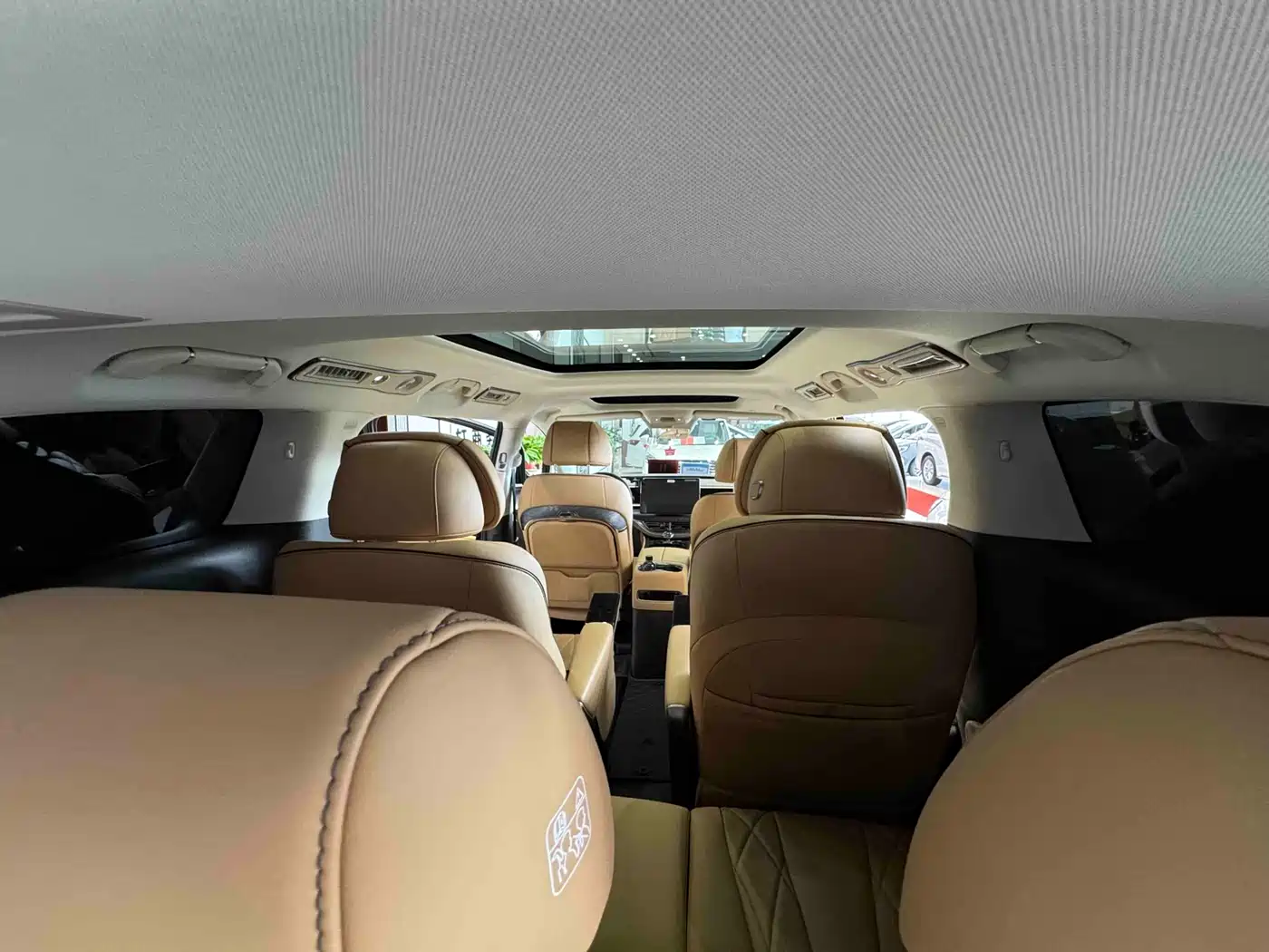 Denza D9 2024 DM-i 1050 Premium фото 9