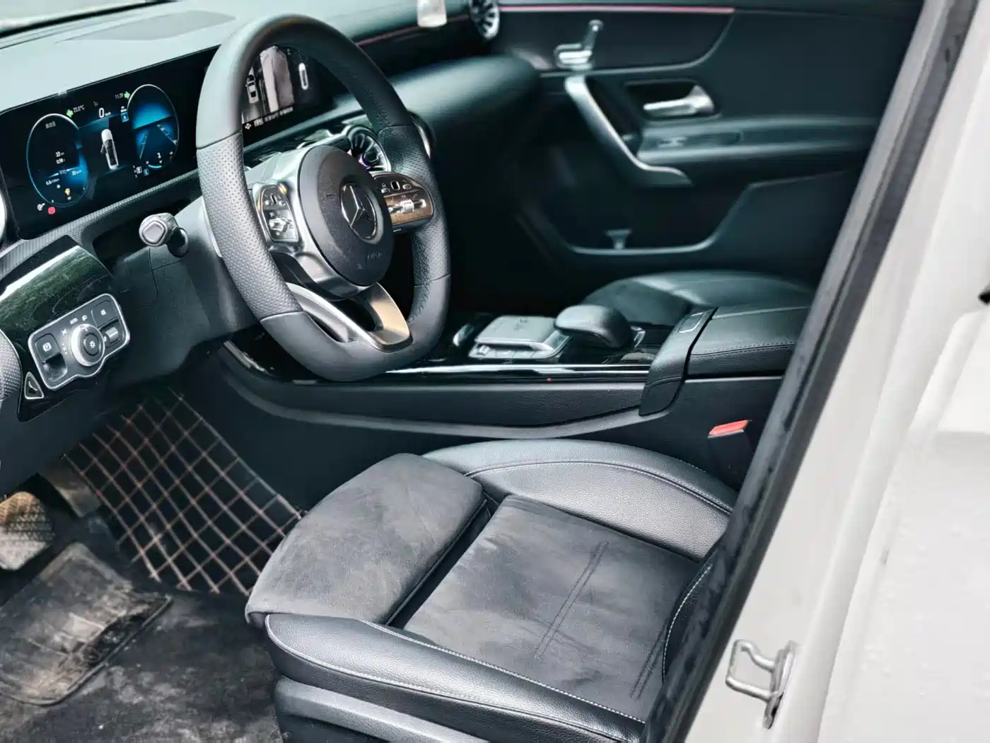 Mercedes-Benz A-Class 2021 A 200 L Sport Sedan Fashion Edition фото 4