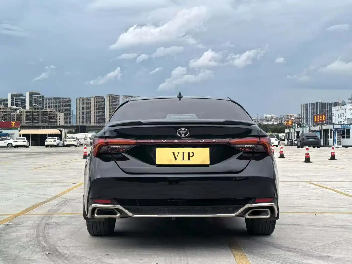 Photo 8 - Toyota Avalon