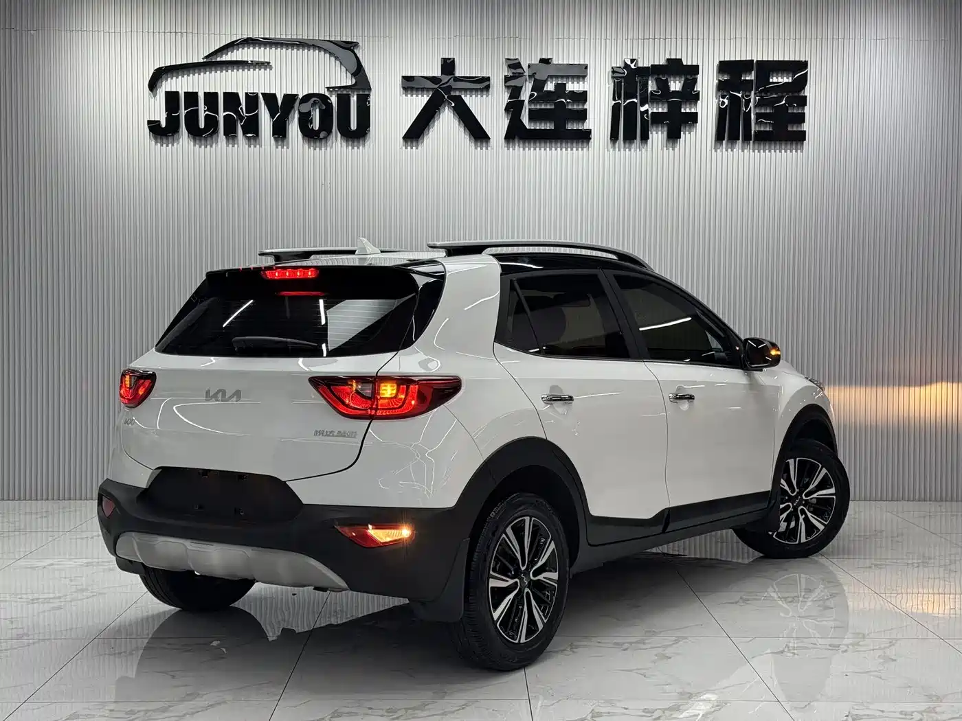 Kia KX1 2021 1.4L CVT Fun Sunroof Version фото 5
