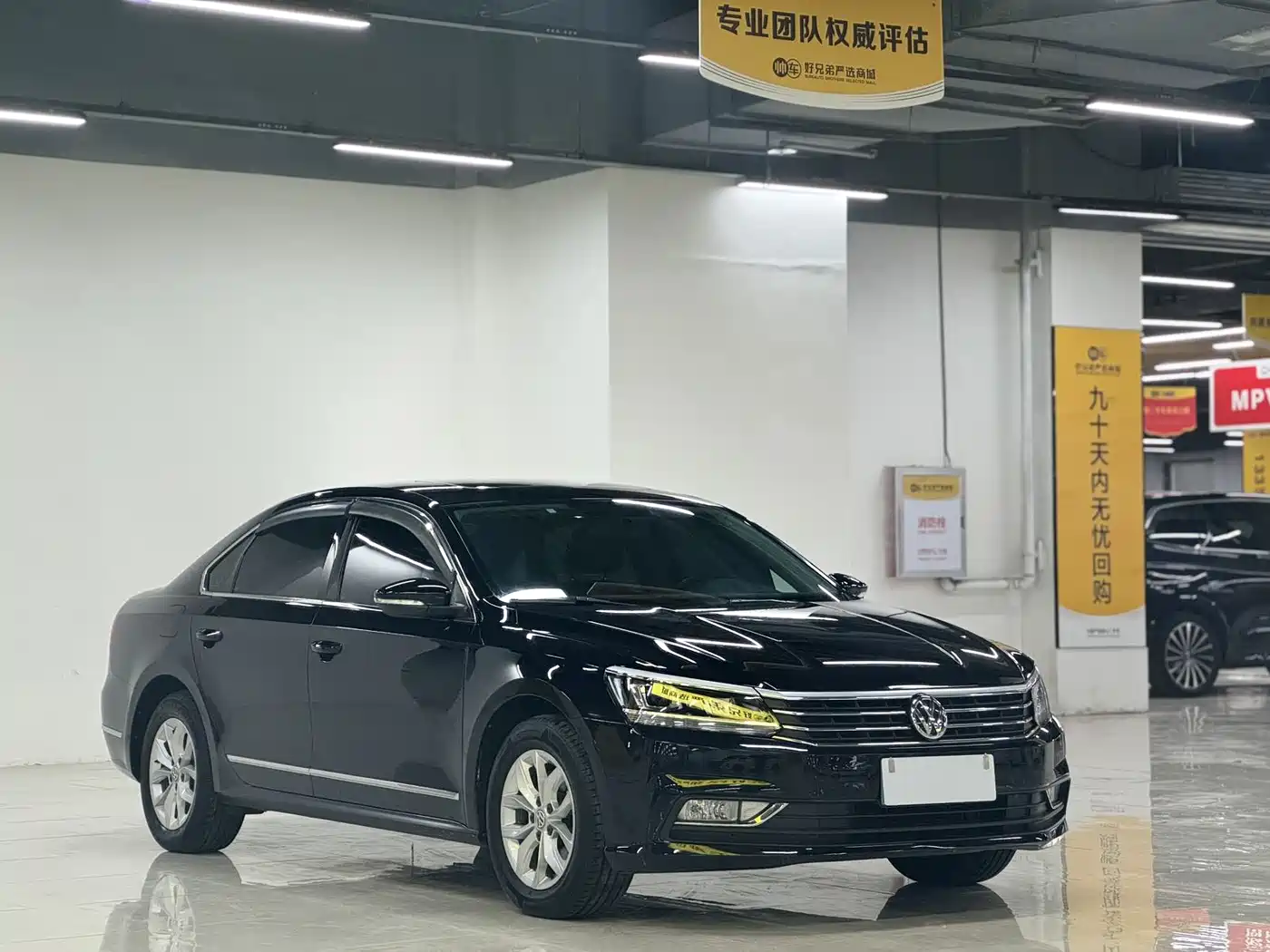 Volkswagen Passat 2017 280TSI DSG Prestige фото 3