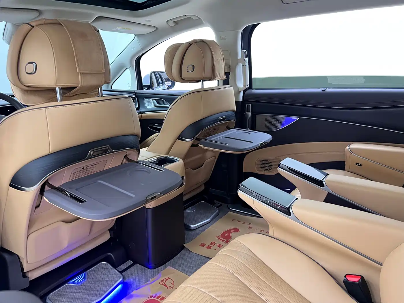 Denza D9 2024 DM-i 980 AWD Prestige фото 17