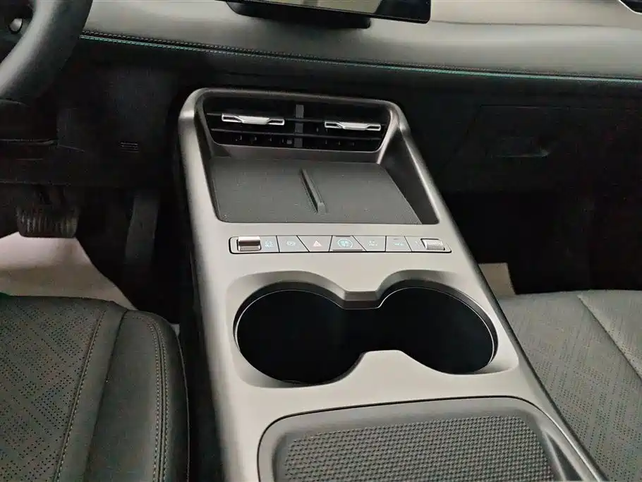 BYD Qin PLUS 2026 Model DM-i 210KM Progressive Edition фото 16