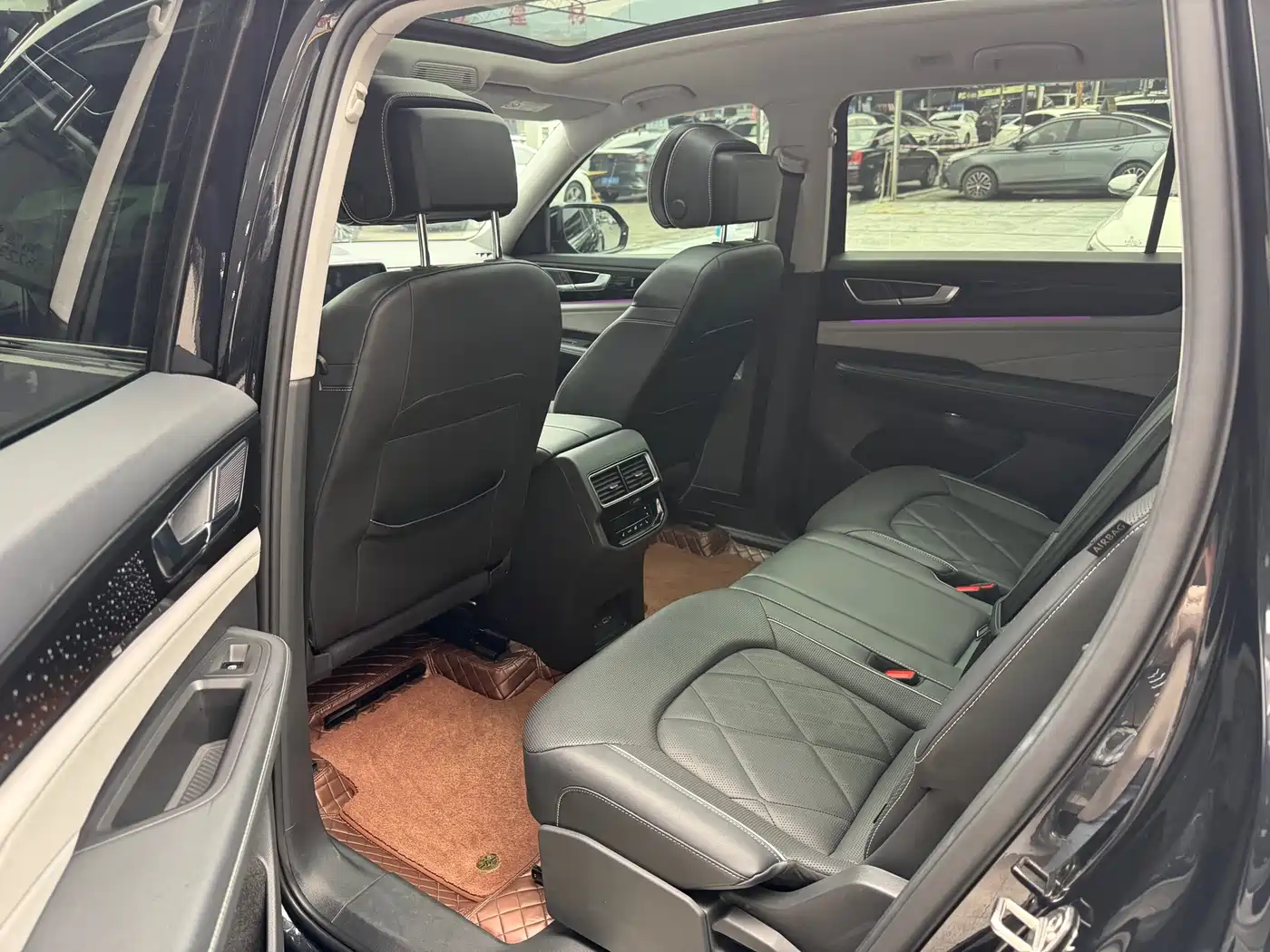 Volkswagen Teramont 2024 380TSI 4WD Prestige Luxury Edition фото 4