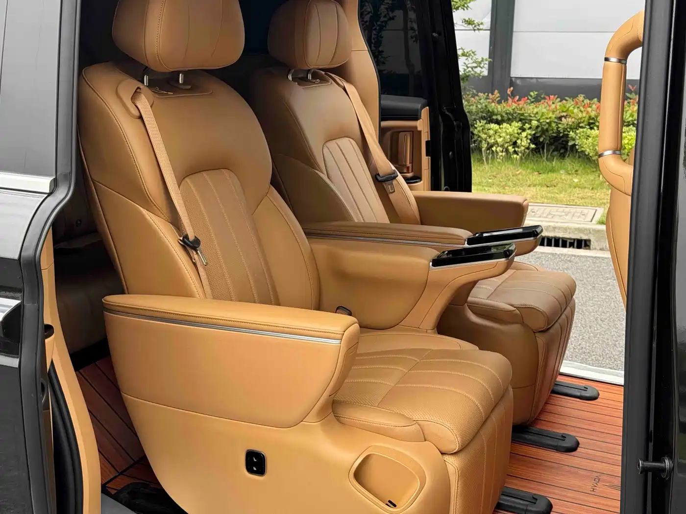 Voyah Auto Voyah Dreamer 2025 PHEV 4WD Kunpeng Premium Edition фото 9