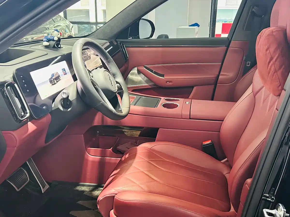 AITO Wenjie AITO M8 2025 Model Extended Range Max+ Edition 53.4kWh 6-Seater фото 7