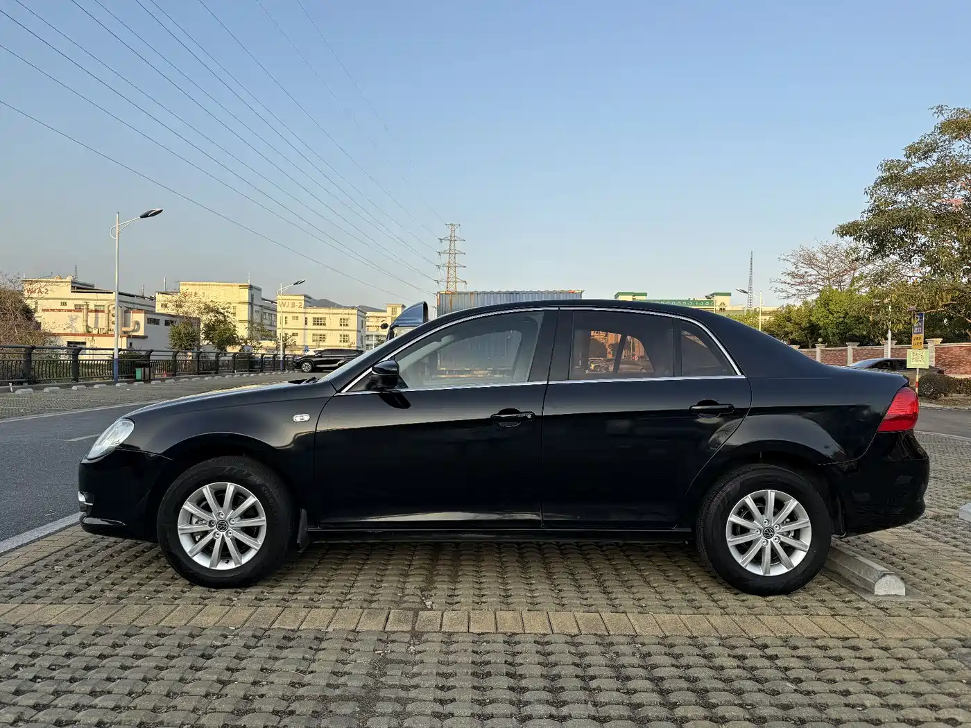 Volkswagen Bora 2012 1.6L Automatic Luxury Model фото 4