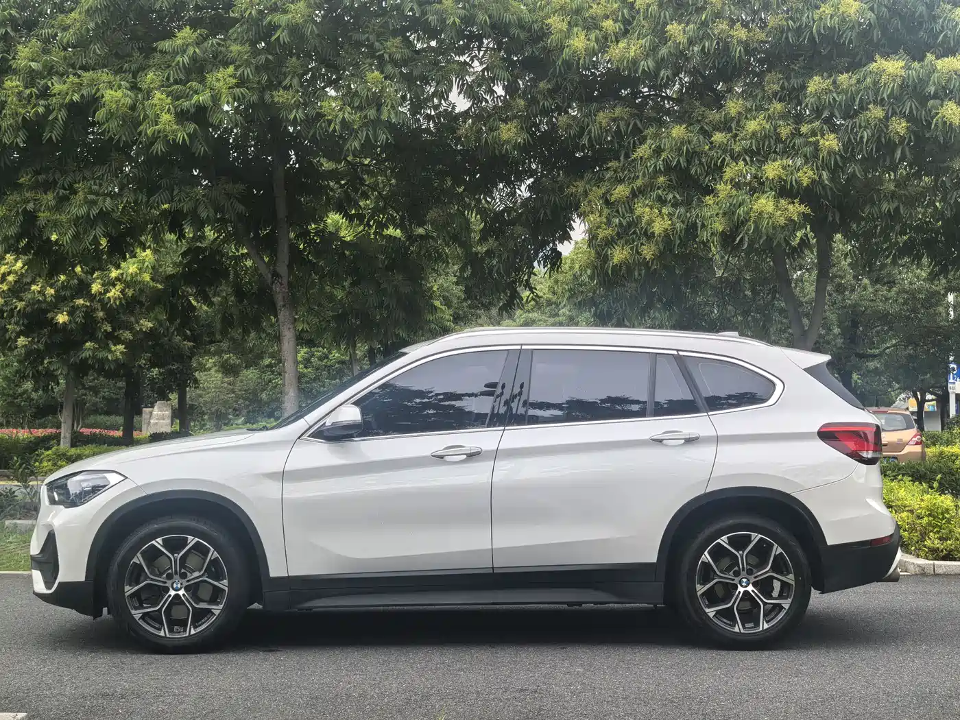 BMW X1 2022 sDrive25Li Leading фото 10