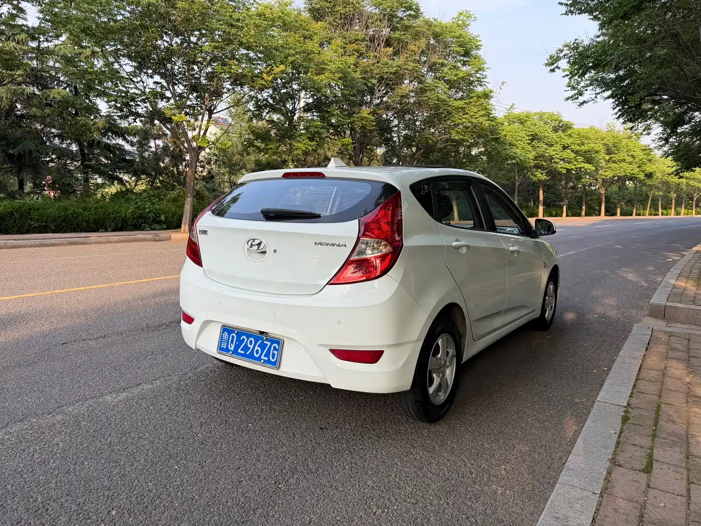 Hyundai Reina 2014 Model 1.4L Automatic GLX фото 4