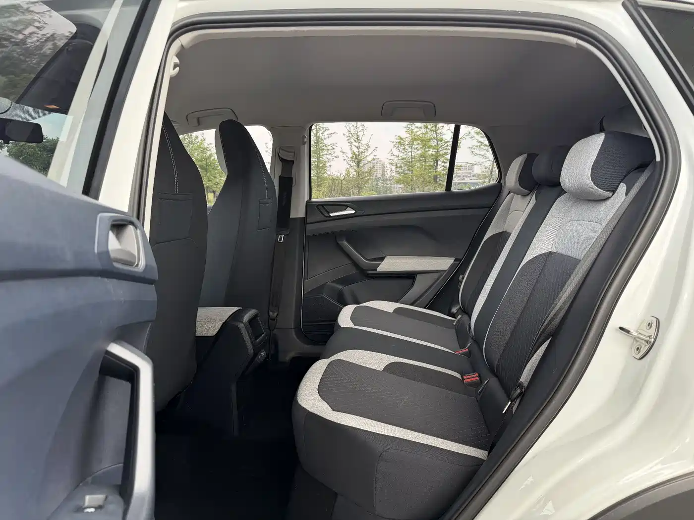 Volkswagen Tharu 2025 Model Rising Star 1.5L Advance Edition фото 11