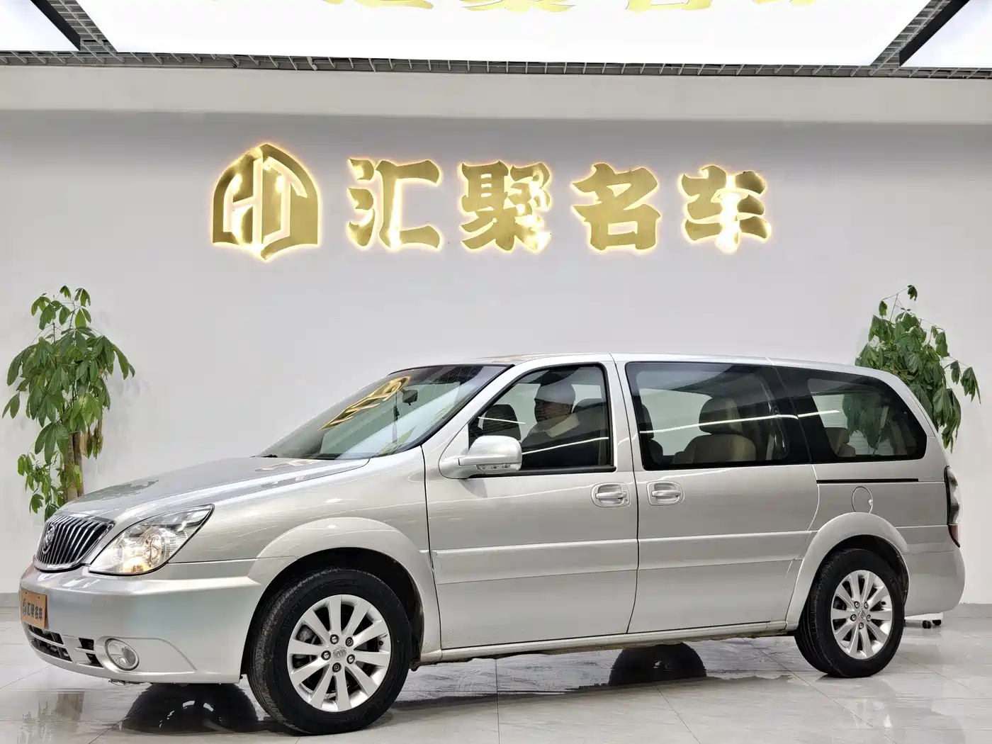 Фото 1 - Buick GL8