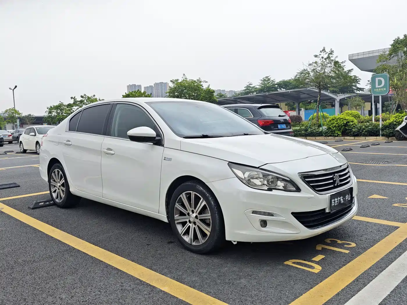 Peugeot 408 2016 1.6T Automatic Luxury Edition фото 3