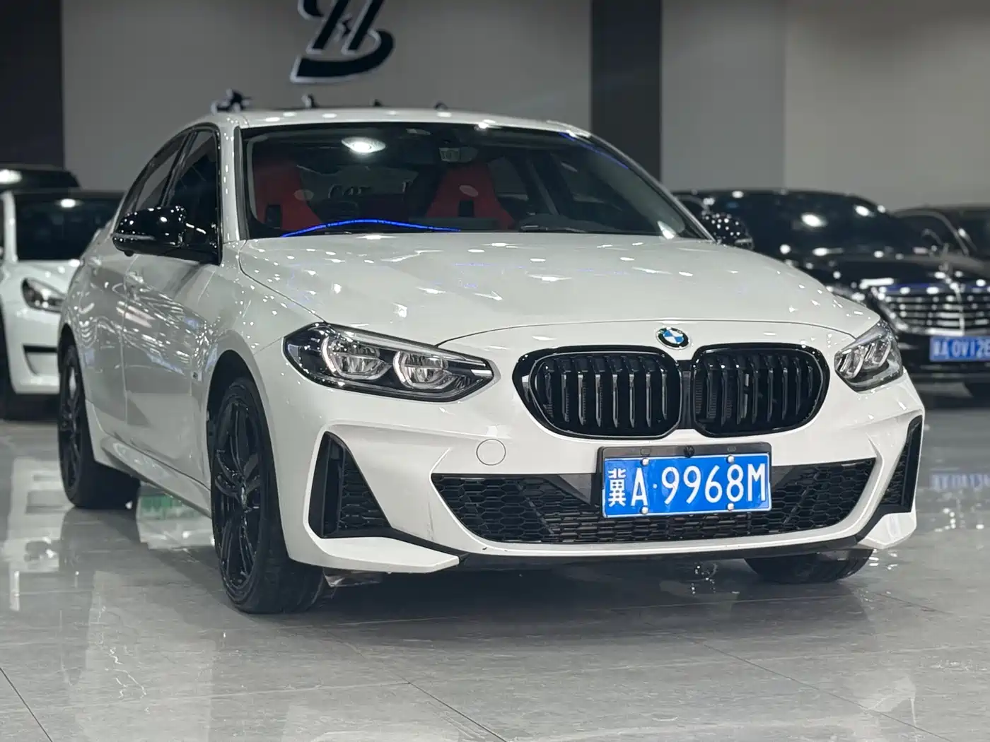 BMW 1 Series 2023 125i M Sport Shadow Edition фото 3