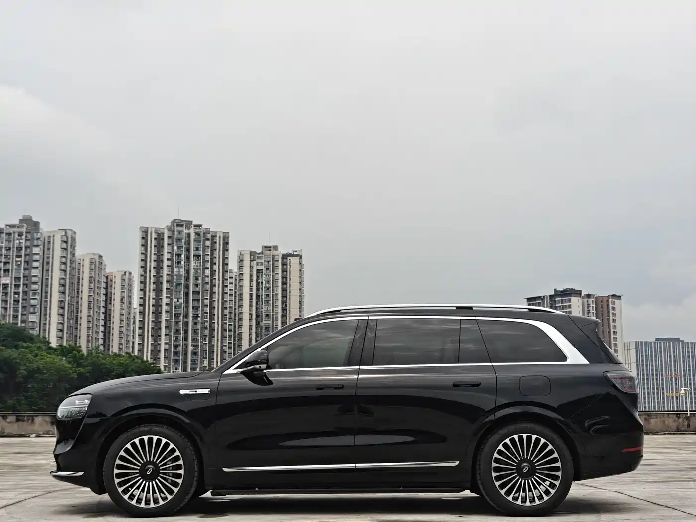 AITO Wenjie AITO M9 2024 Extended Range Ultra 42kWh 6-Seater фото 3