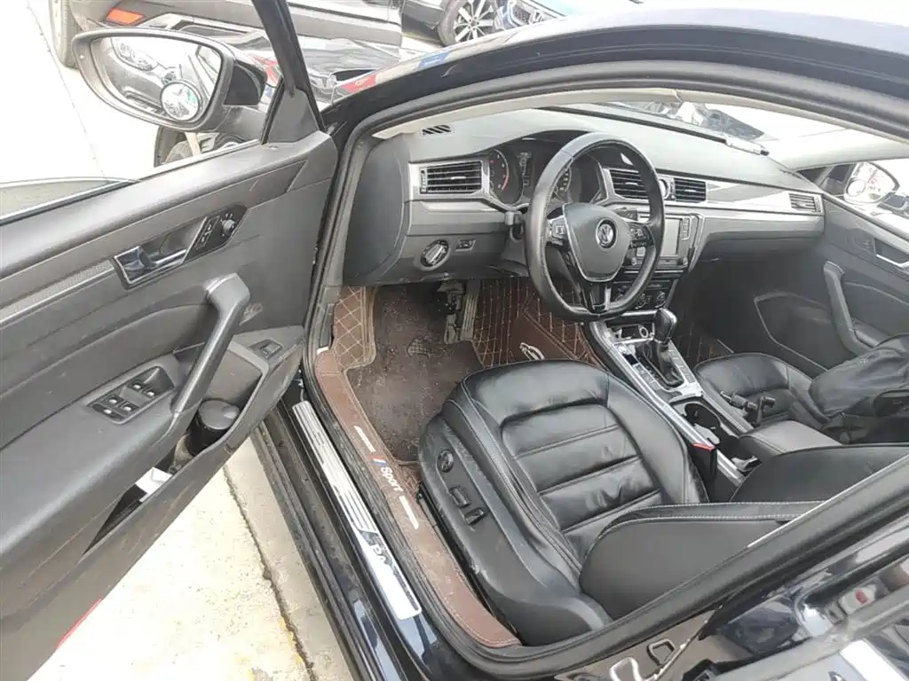 Volkswagen Passat 2017 330TSI DSG Prestige фото 16
