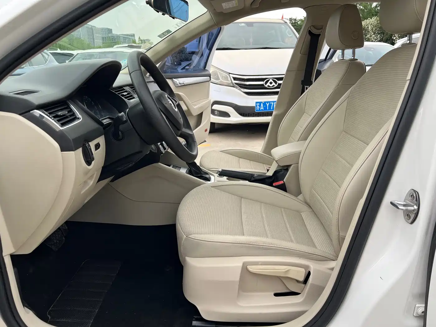 Škoda Octavia 2015 1.6L Automatic逸杰版 фото 4