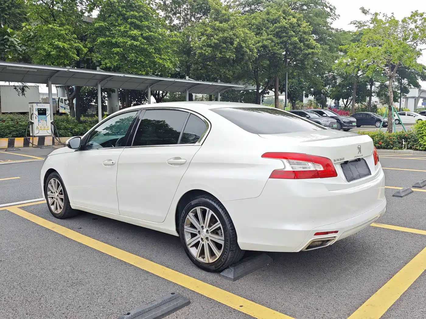 Peugeot 408 2016 1.6T Automatic Luxury Edition фото 5