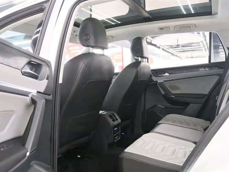 Volkswagen Tayron 2023 300TSI 2WD Luxury Plus Advanced Edition фото 16