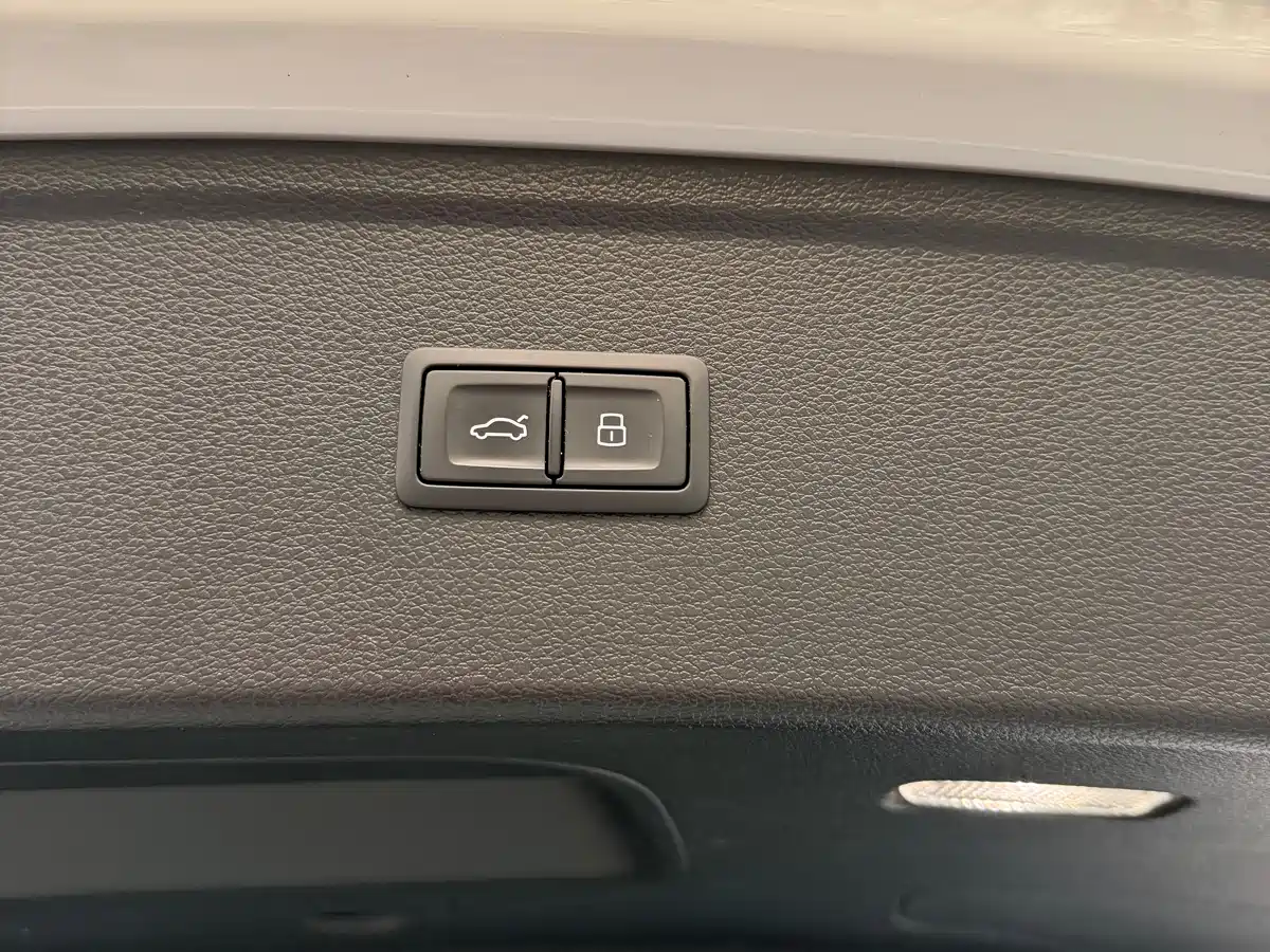 Audi Q5L 2020 Facelift 40 TFSI Honor Fashion фото 19