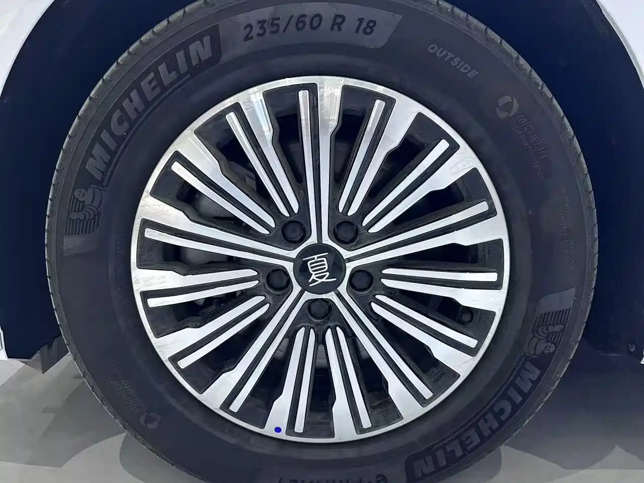 BYD Xia 2025 2025 DM-i 1.5T 180km Surpass Edition