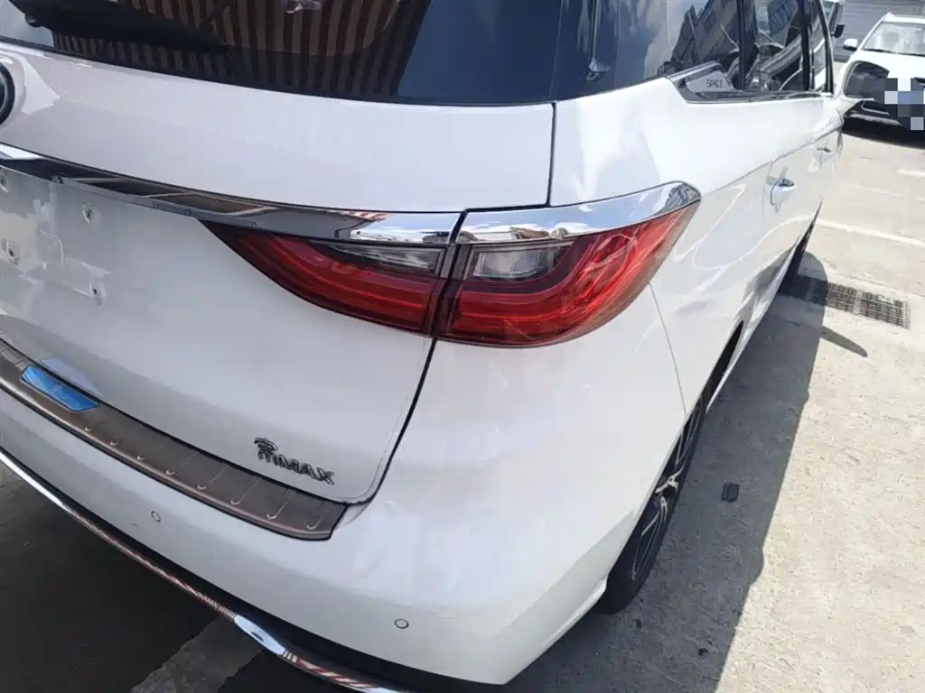 BYD Song MAX 2017 1.5T Auto Smart Connect Premium 7-seater фото 8