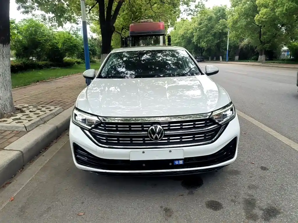 Volkswagen Sagitar 2023 300TSI DSG Surpassing Edition фото 3