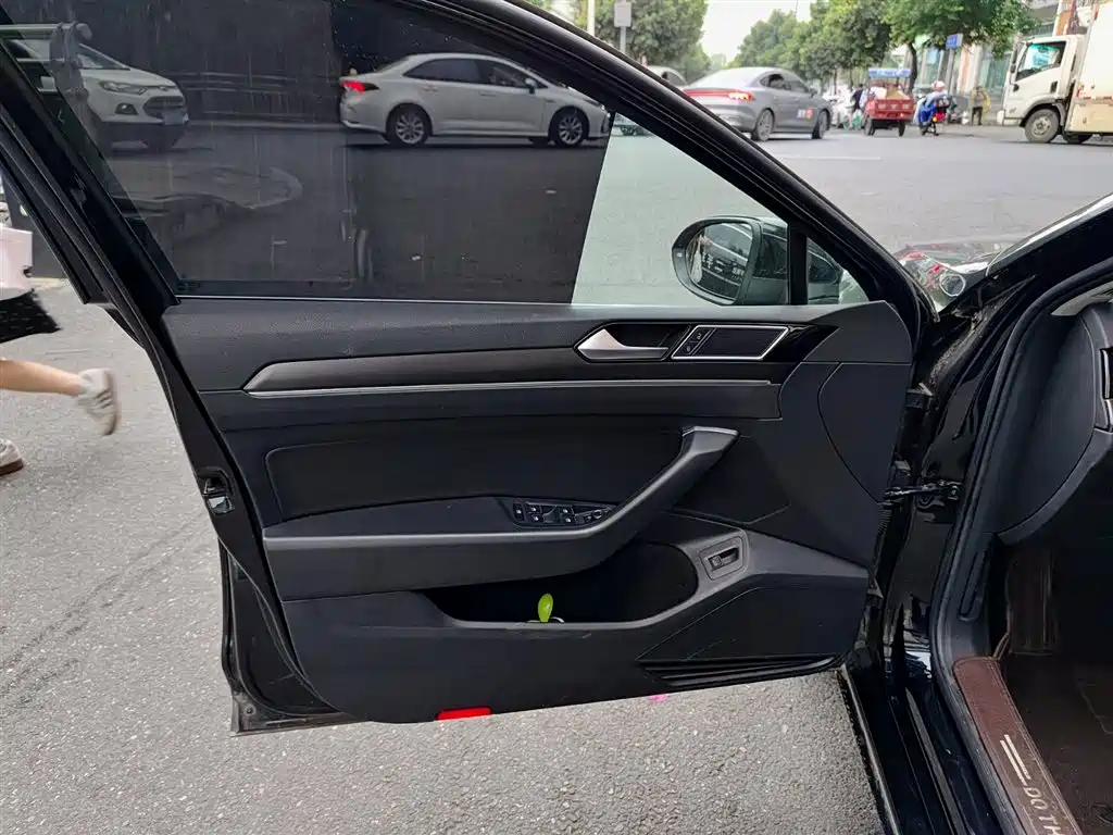 Volkswagen Magotan 2020 330TSI DSG Leading фото 6