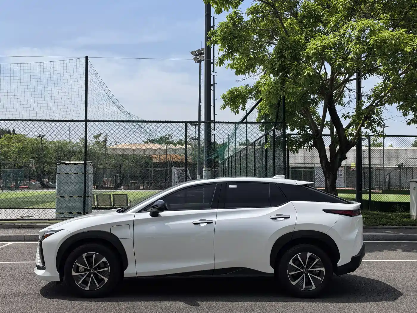Lexus RZ 2023 450e 4WD Deluxe фото 3