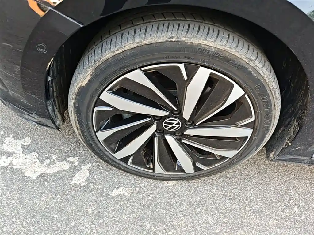 Volkswagen Passat 2023 330TSI Luxury Edition фото 23