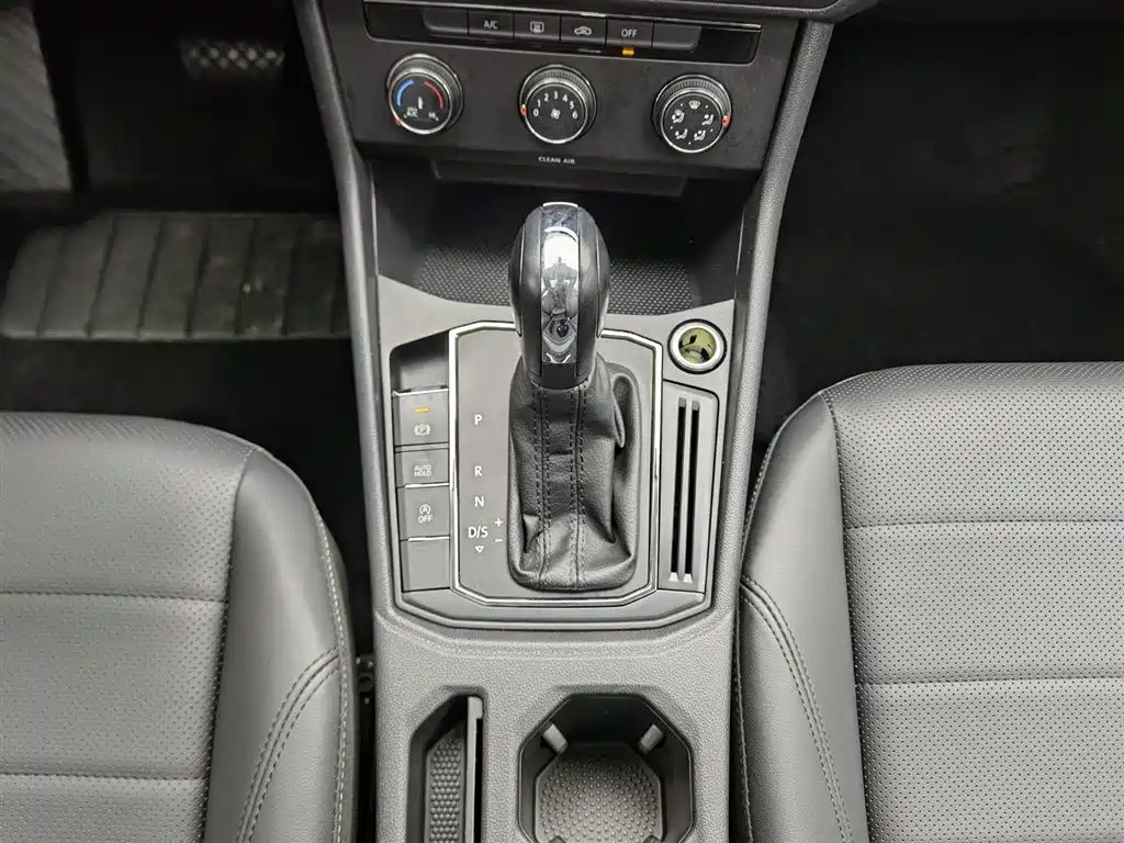 Volkswagen Lavida 2022 1.5L Auto Comfort Edition фото 13