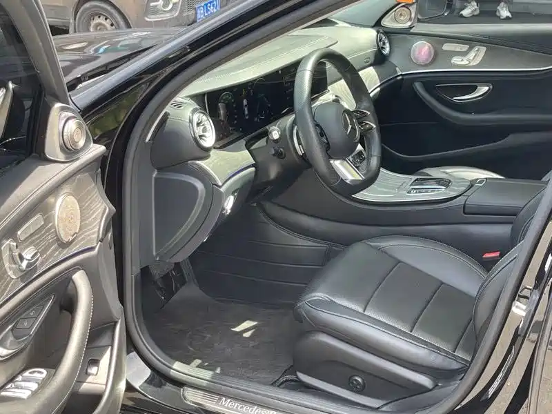 Mercedes-Benz E-Class 2023 E 300 L Sport Fashion фото 4