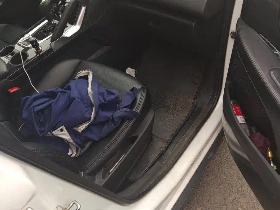 Peugeot 3008 2015 2.0L Automatic Classic Edition фото 8