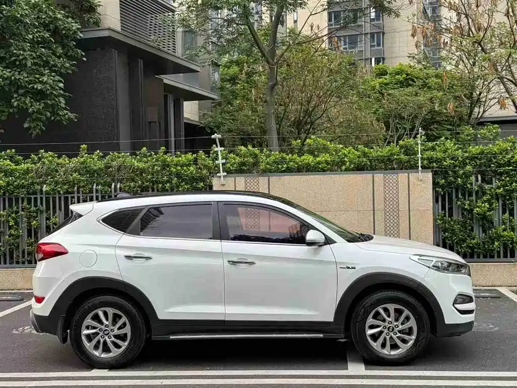 Hyundai Tucson 2015 1.6T Dual Clutch 2WD Smart фото 4