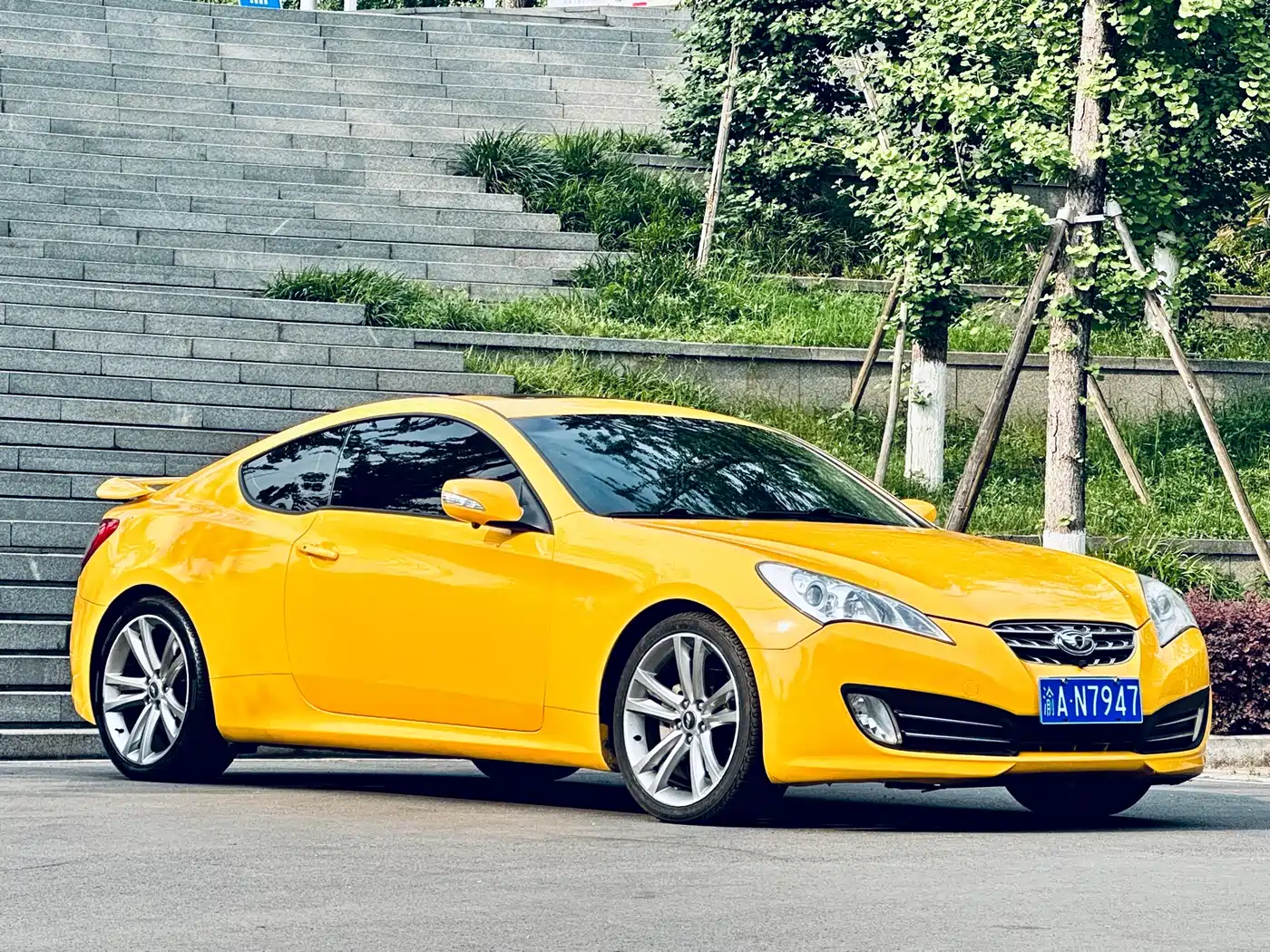 Hyundai Genesis Coupe 2012 2.0T Automatic Luxury Edition фото 2
