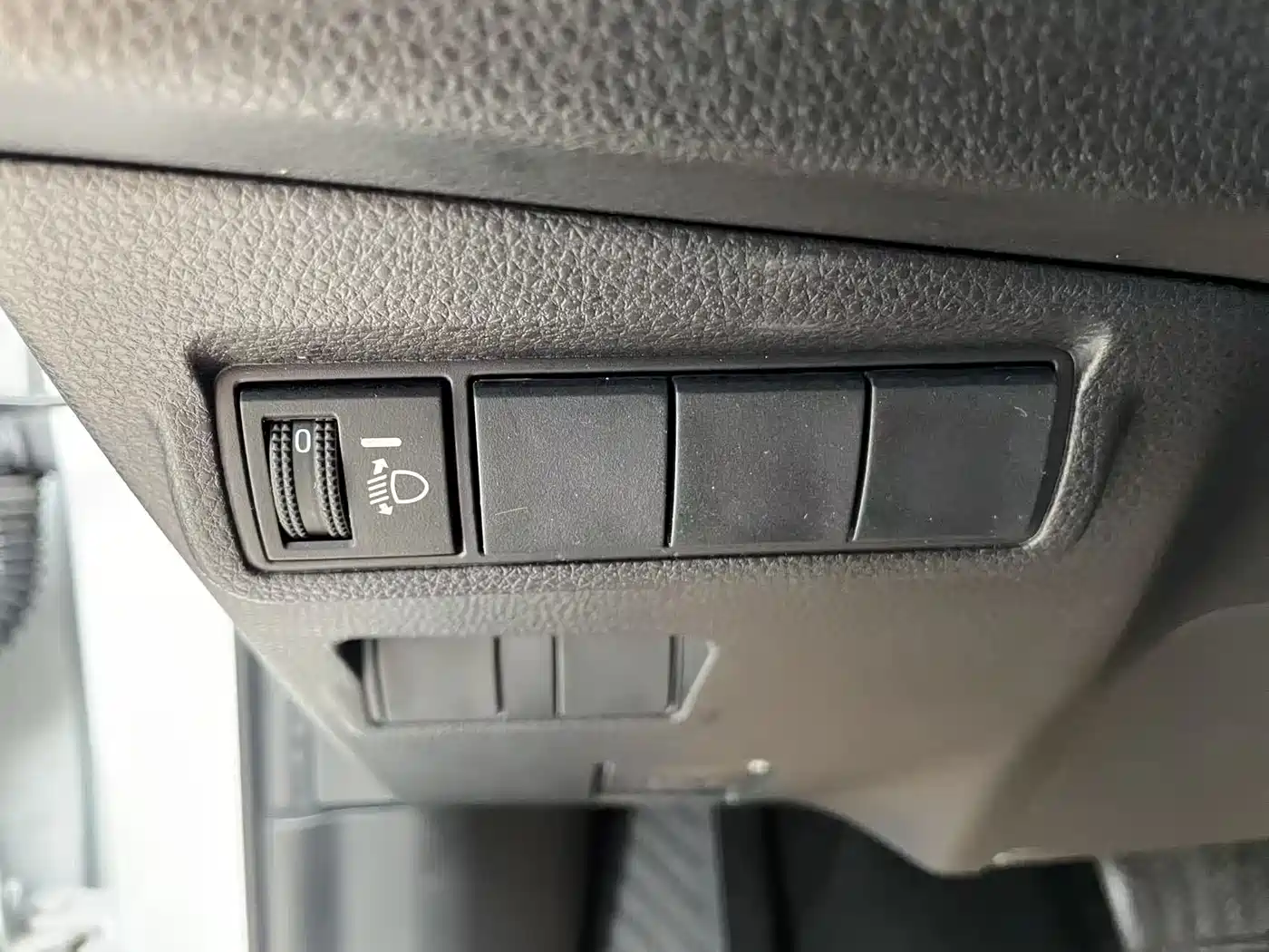 Toyota Frontlander 2023 2.0L CVT Elite Edition фото 16