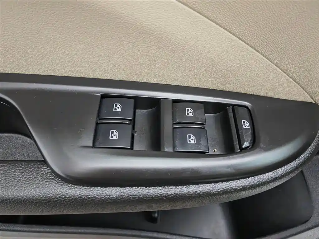 Buick Excelle 2016 15N Automatic Elite фото 9