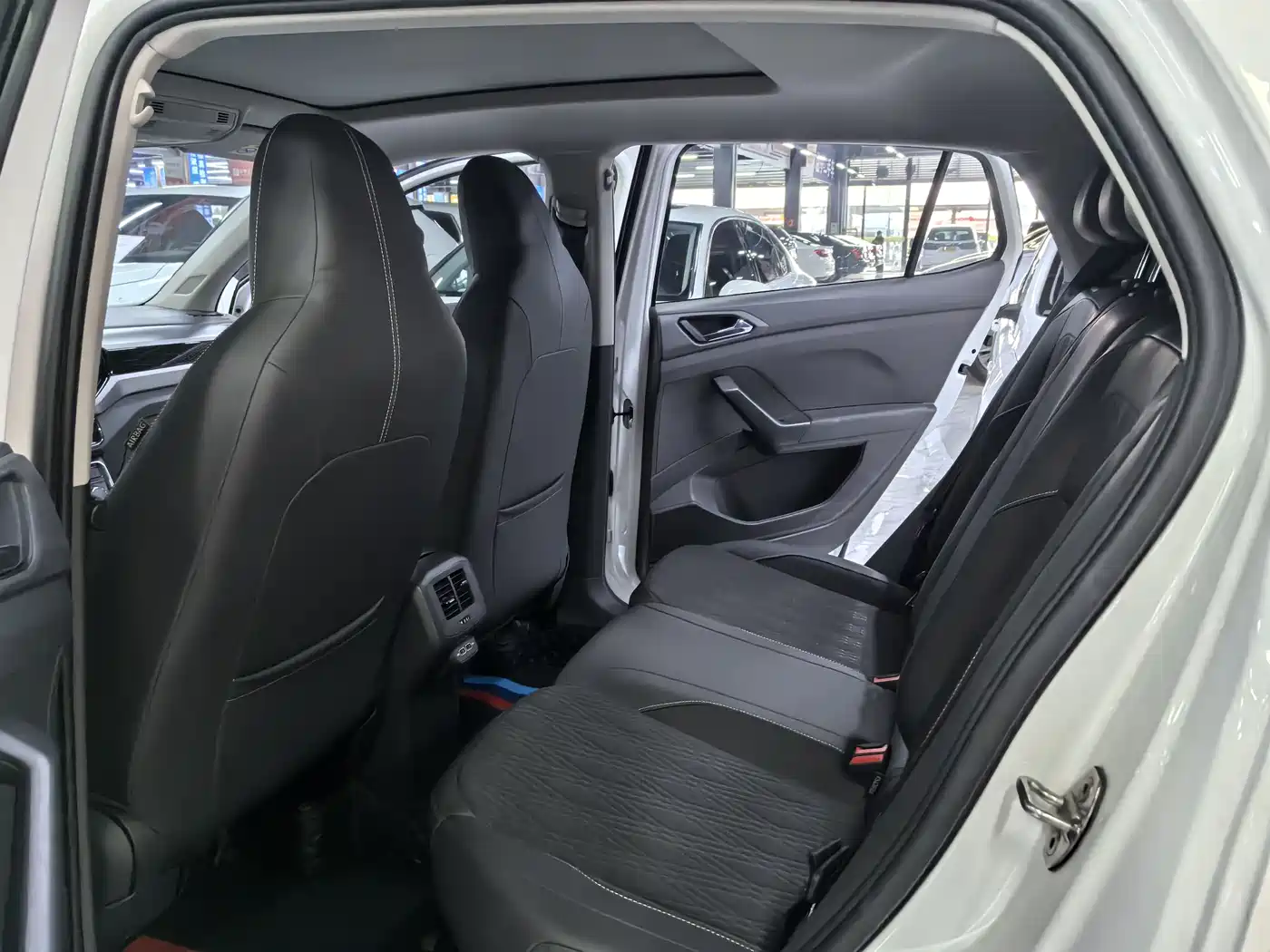 Volkswagen T-Cross 2019 1.5L Automatic Comfort Edition фото 9